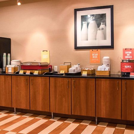 Hampton Inn Gloucester Exteriör bild