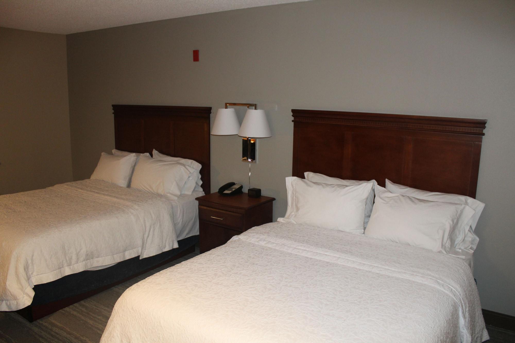 Hampton Inn Gloucester Exteriör bild
