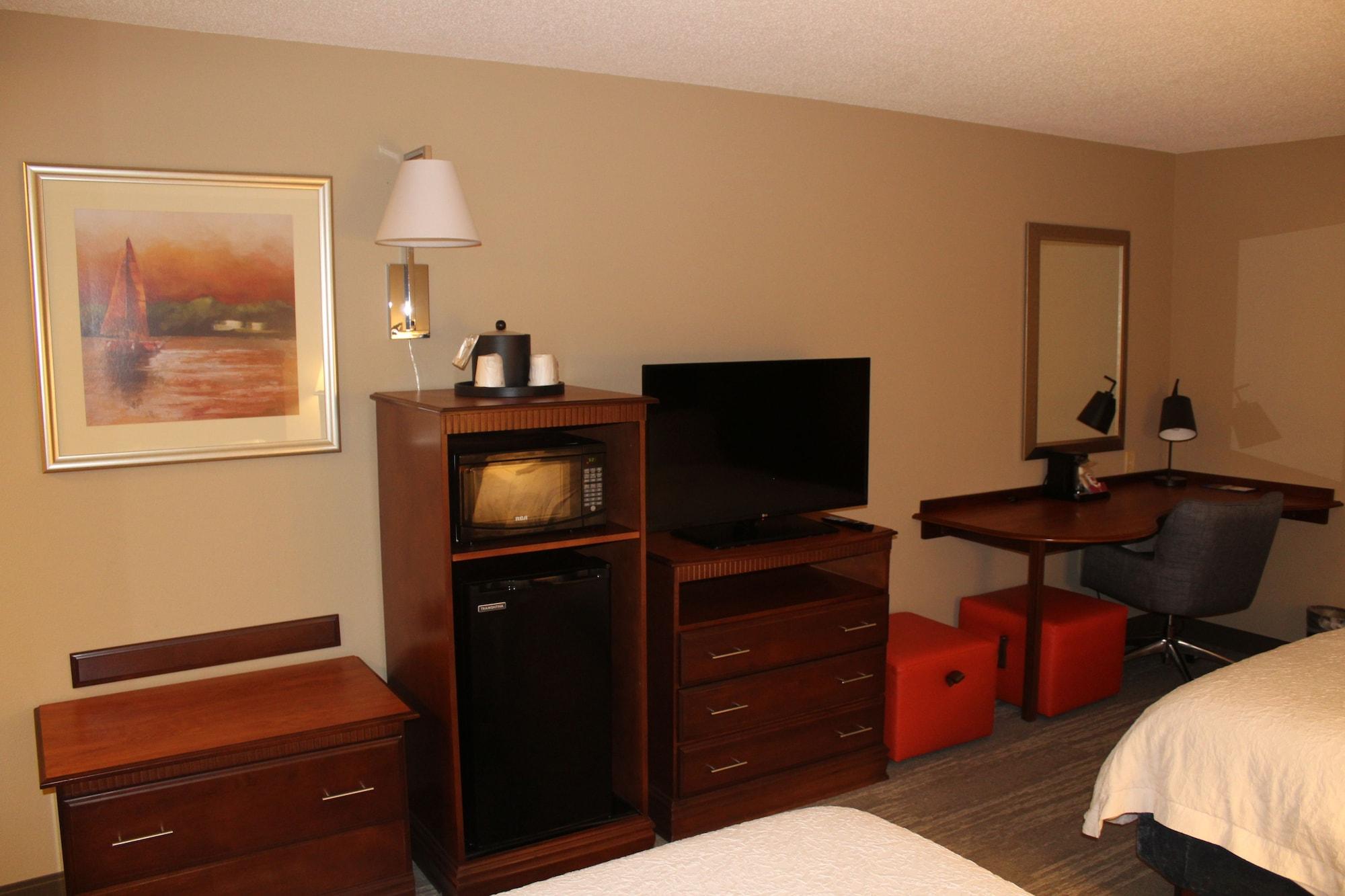 Hampton Inn Gloucester Exteriör bild
