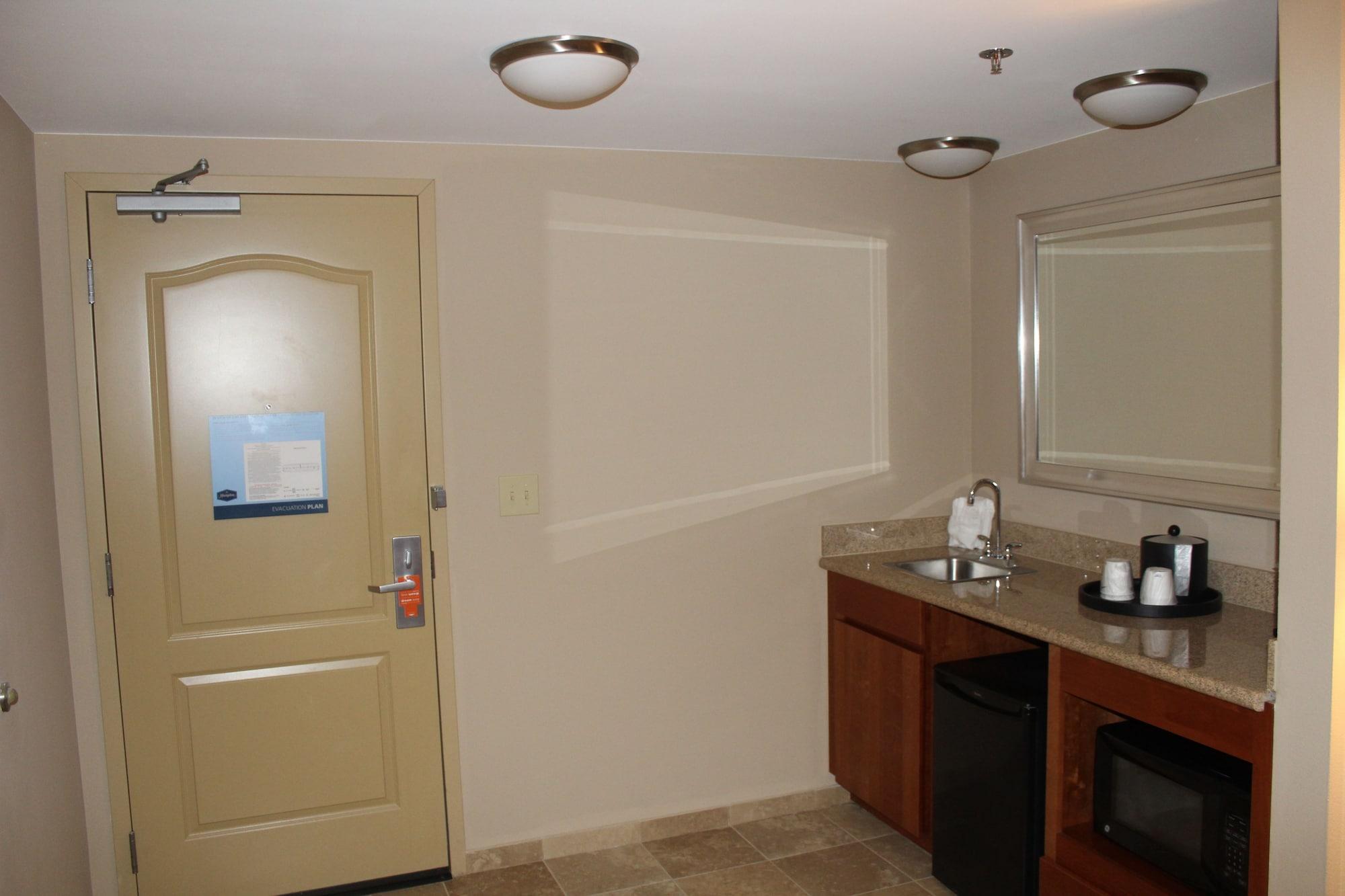 Hampton Inn Gloucester Exteriör bild