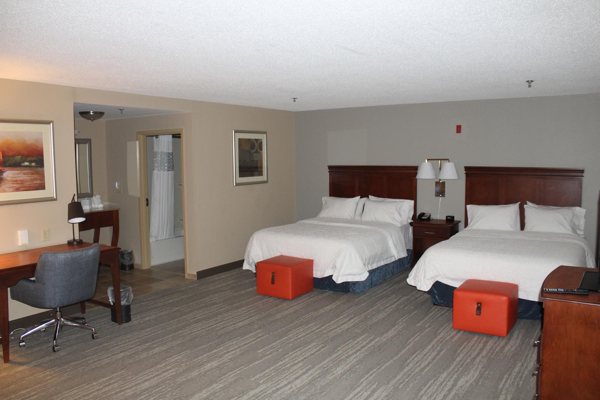 Hampton Inn Gloucester Exteriör bild