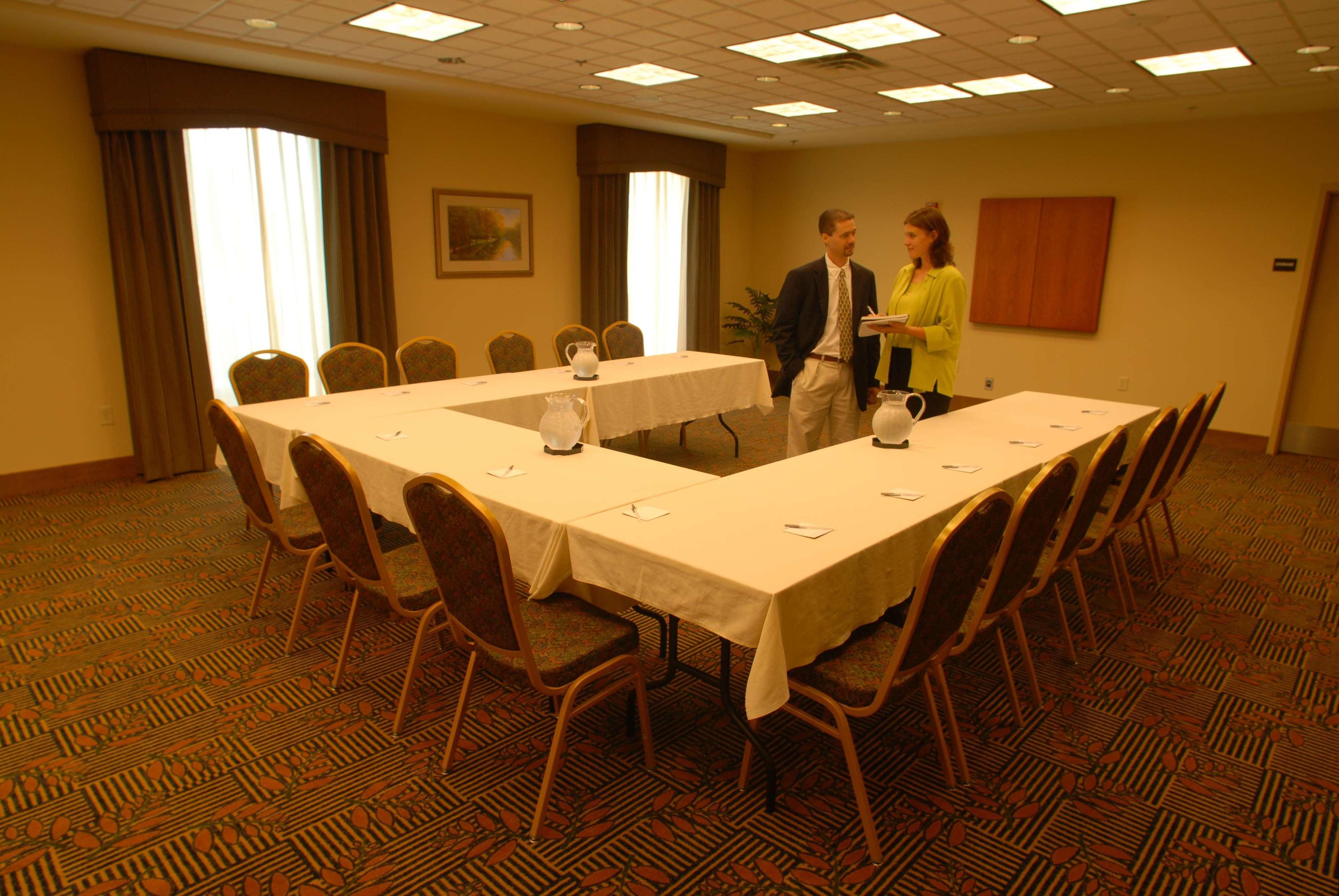 Hampton Inn Gloucester Exteriör bild