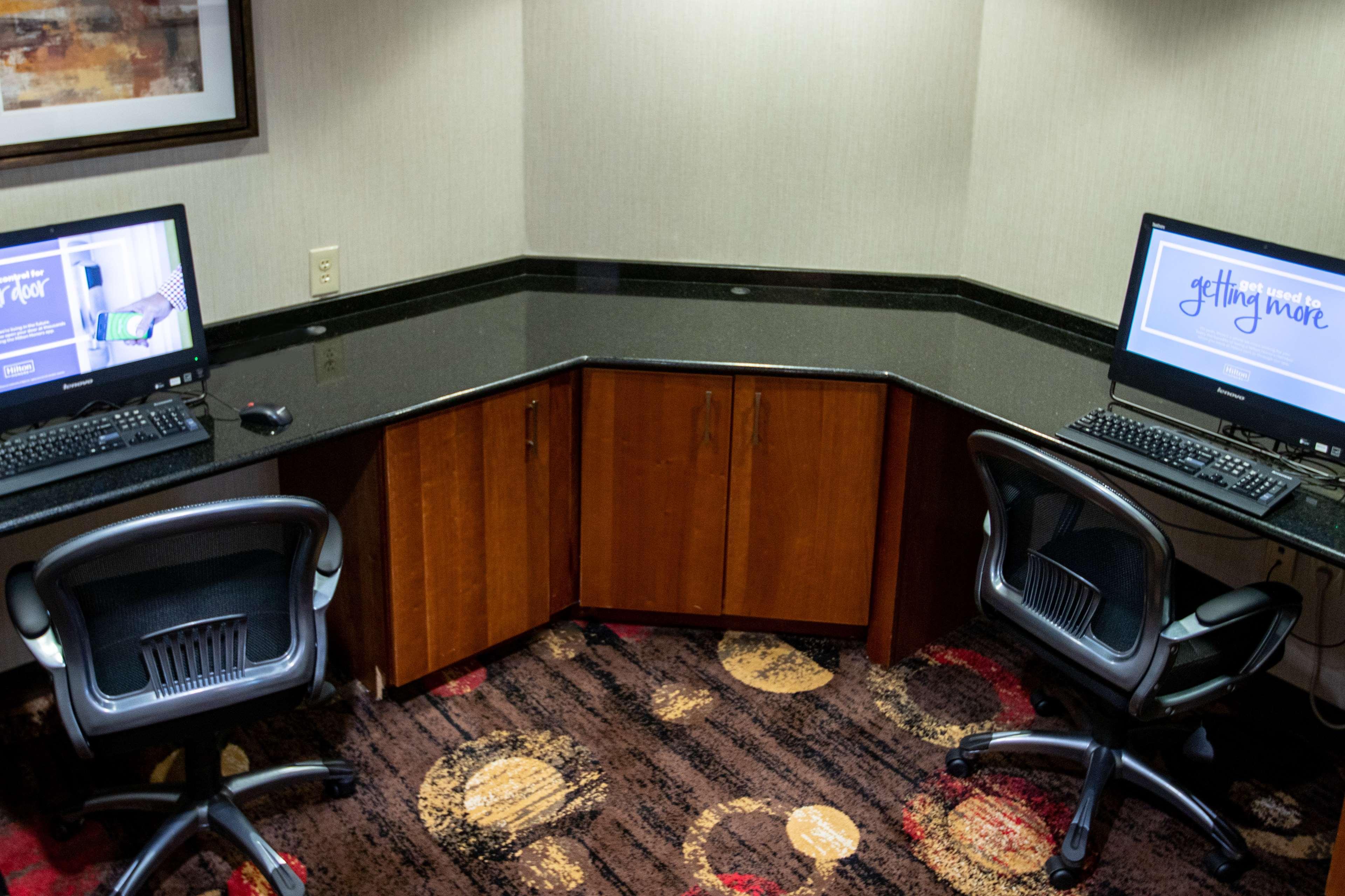 Hampton Inn Gloucester Exteriör bild