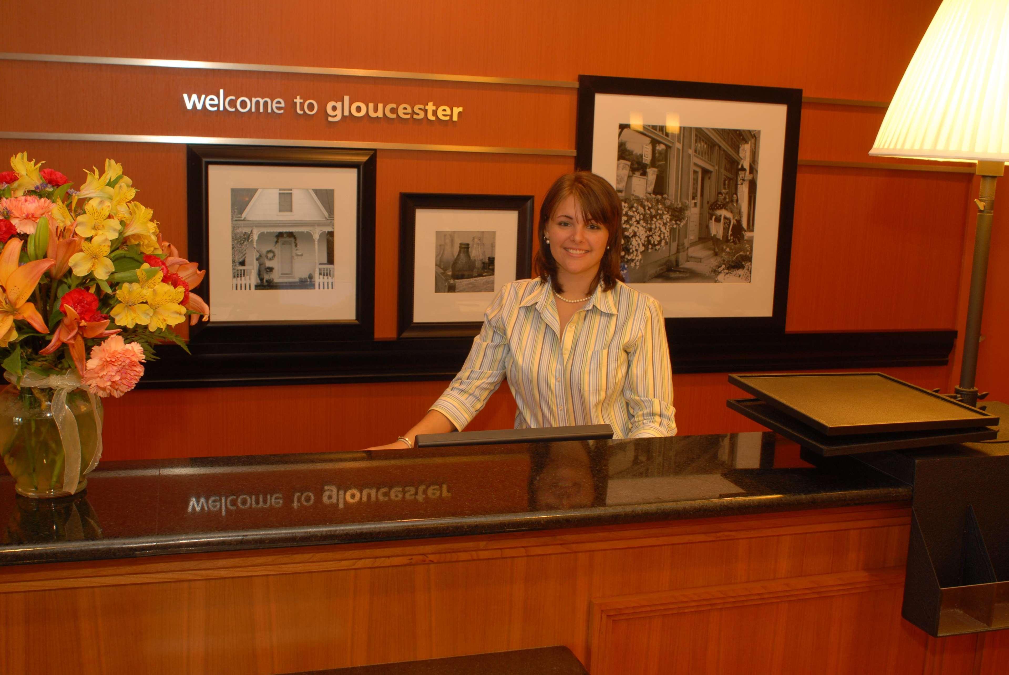 Hampton Inn Gloucester Exteriör bild