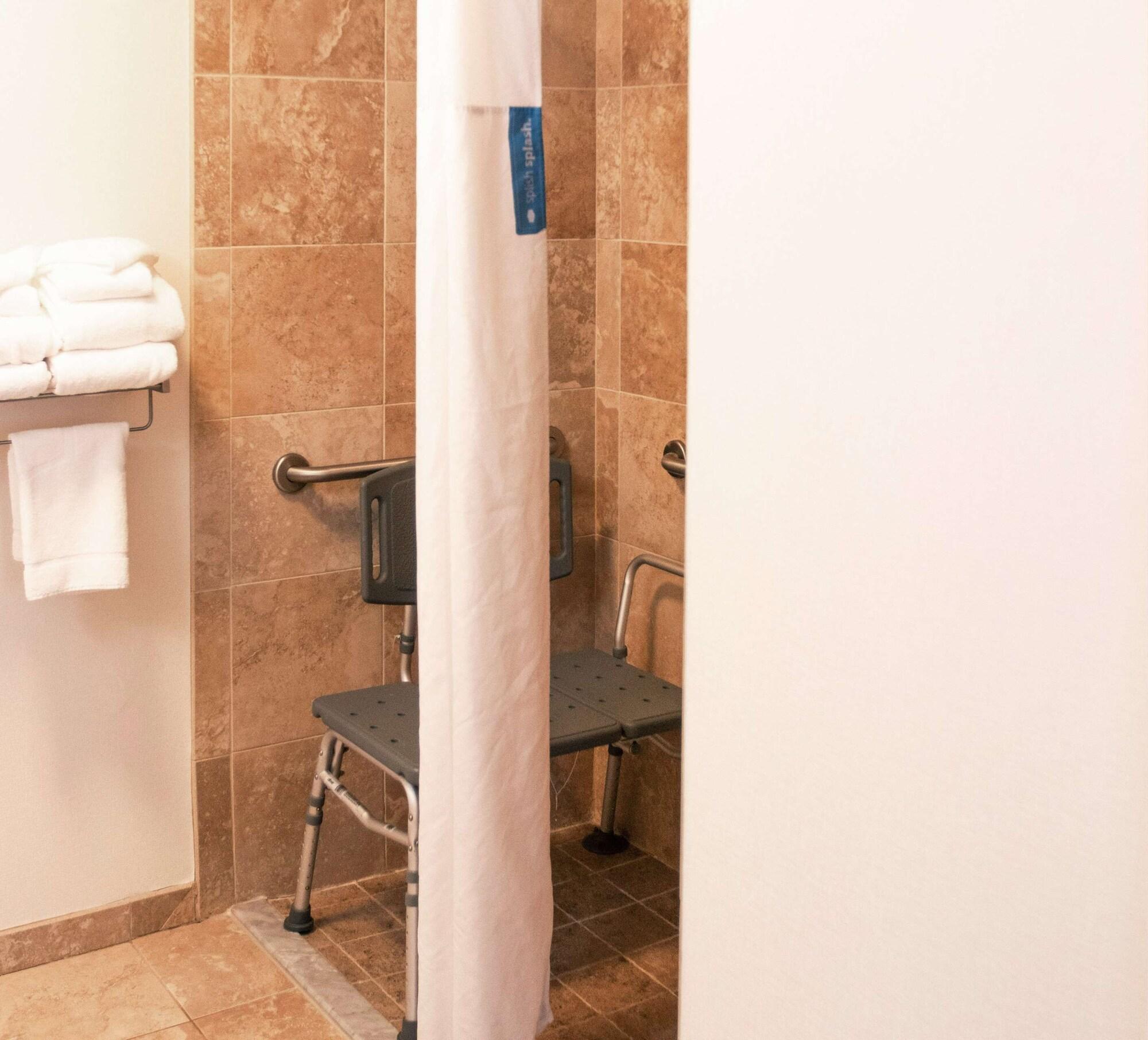 Hampton Inn Gloucester Exteriör bild