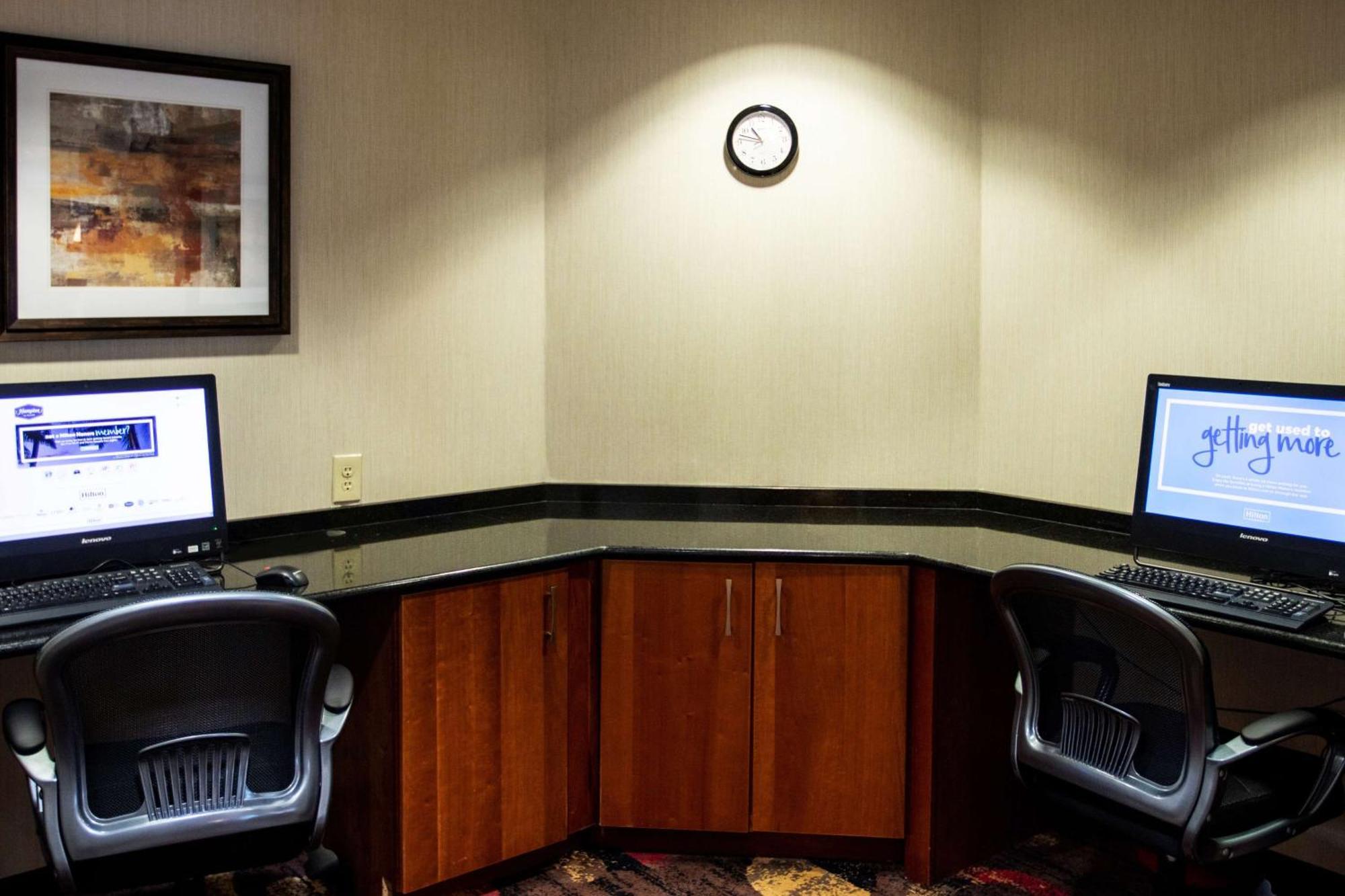 Hampton Inn Gloucester Exteriör bild