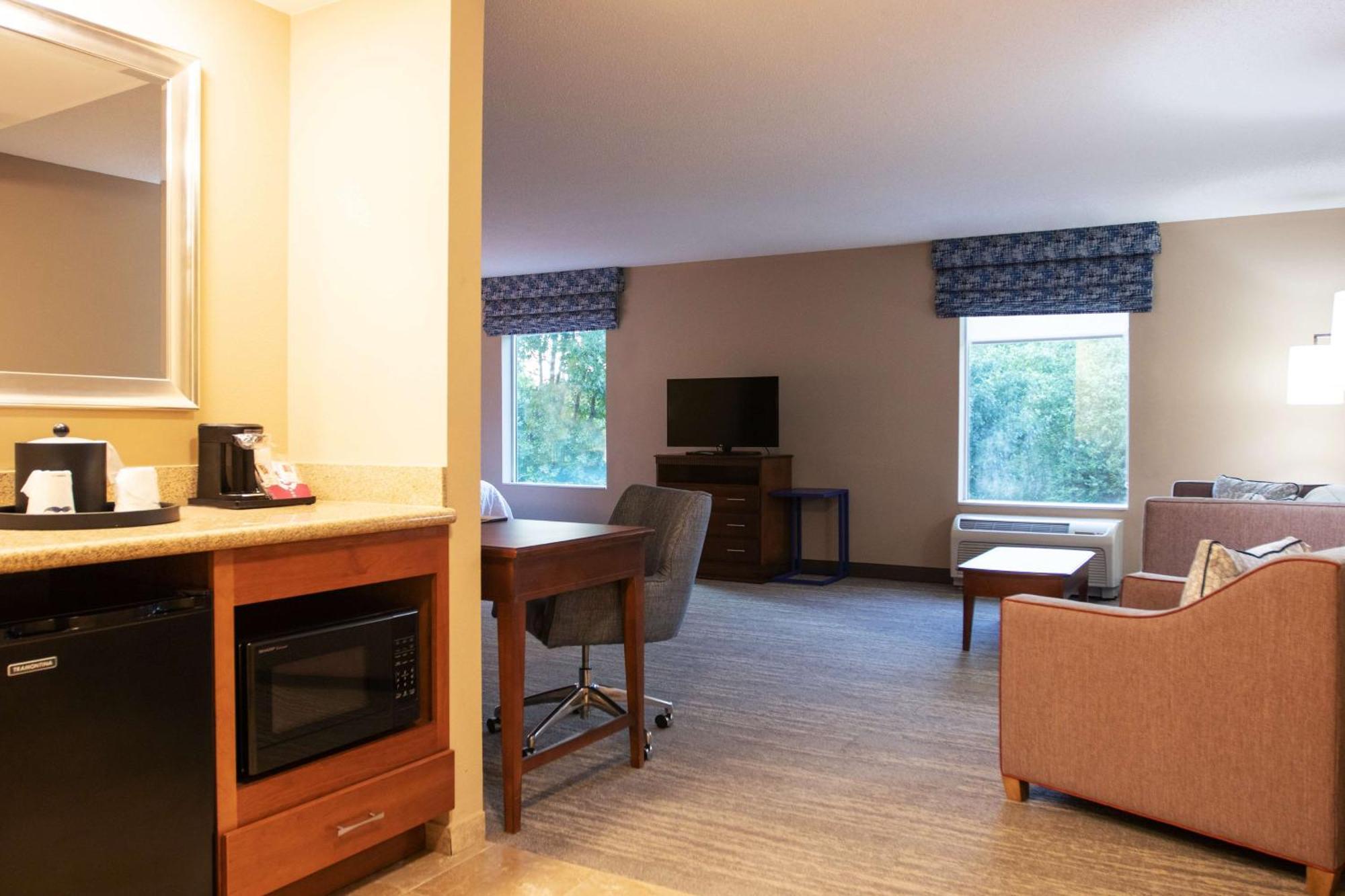 Hampton Inn Gloucester Exteriör bild