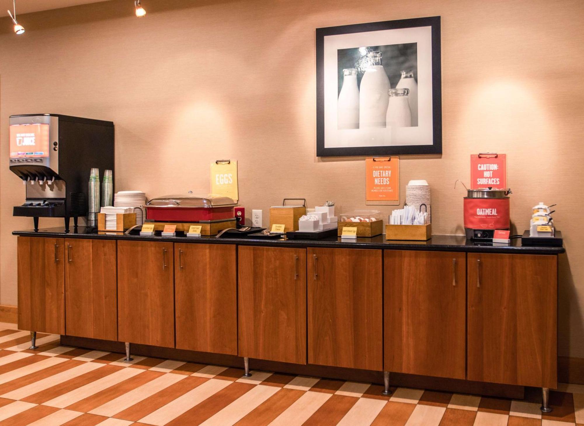 Hampton Inn Gloucester Exteriör bild