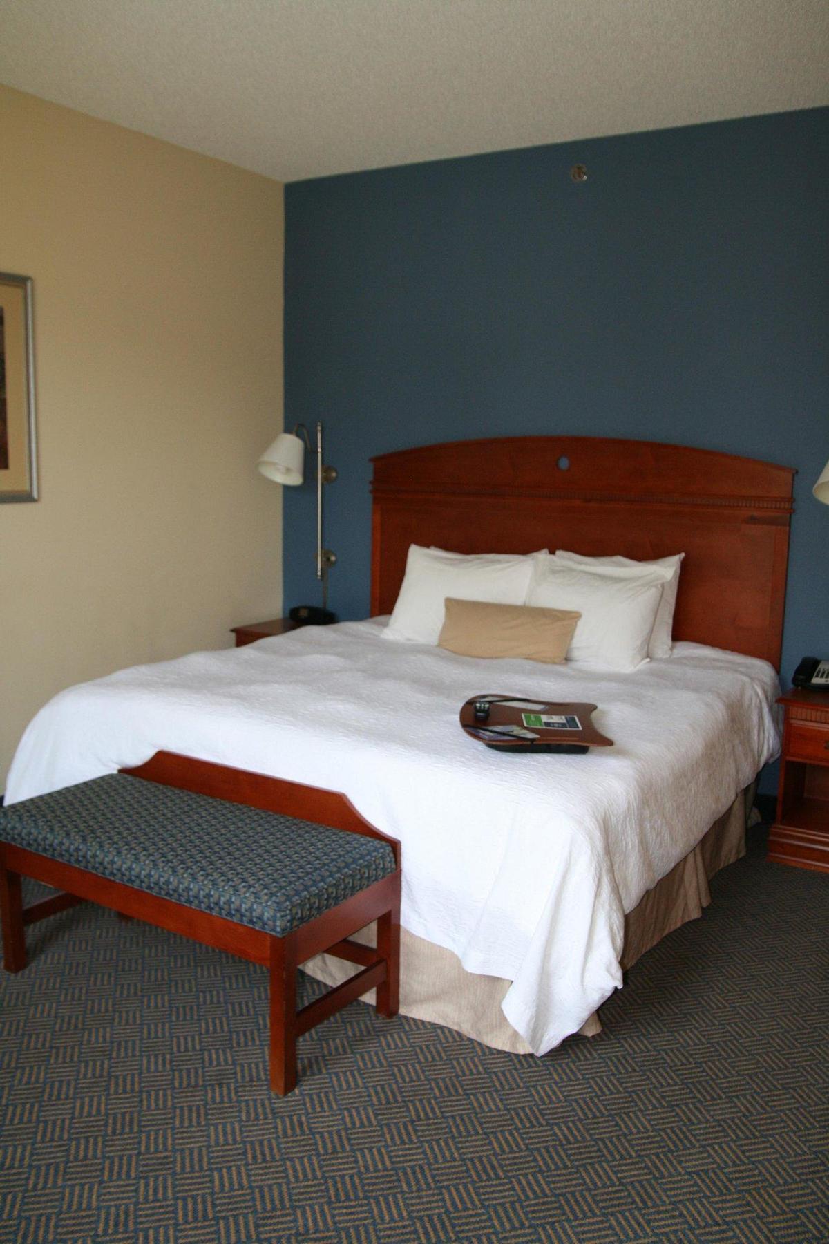 Hampton Inn Gloucester Exteriör bild