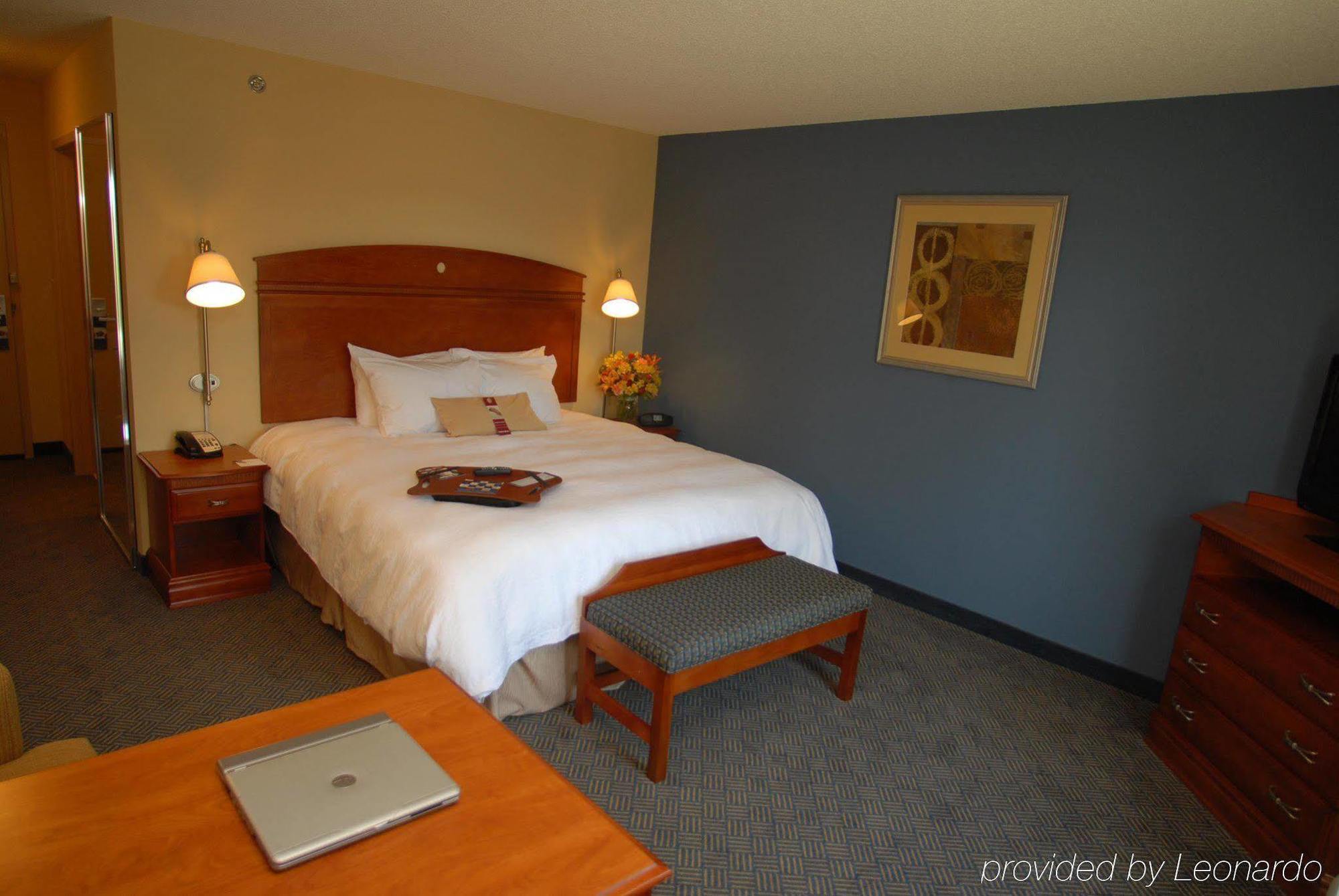 Hampton Inn Gloucester Exteriör bild